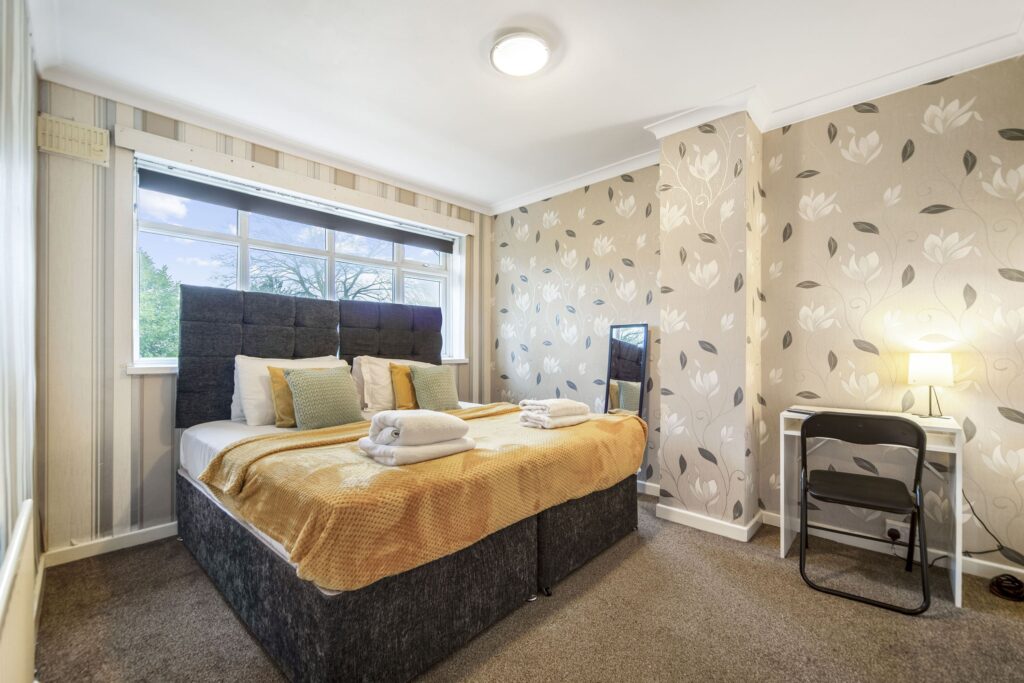 Stylish 4BR Solihull Retreat